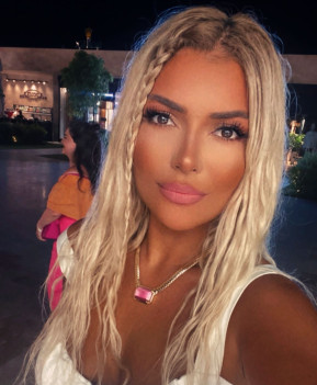 Azra - escort review from Turkey